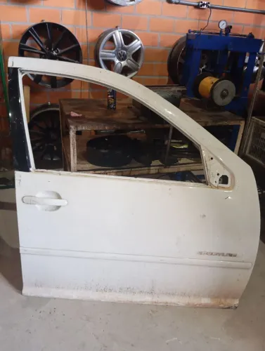 Porta Dianteira direita VW golf Sportline sapão 