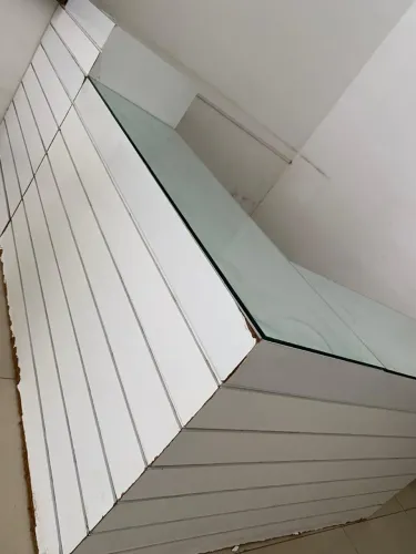 Balcão/ Escrivaninha com Design Moderno