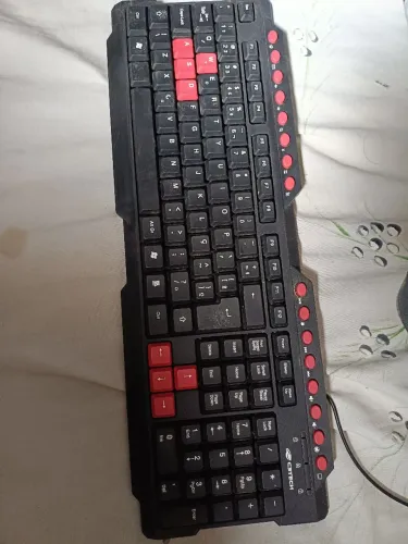 Teclado  Usb Gamer C3tech Gk-20v2bk Abtn2 - Preto E Vermelho + Mouse de brinde