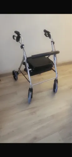 Andador de rodinhas versátil cor Preto