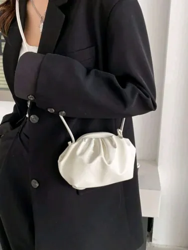 Bolsa transversal branca pequena de couro PU em excelente estado de conservação