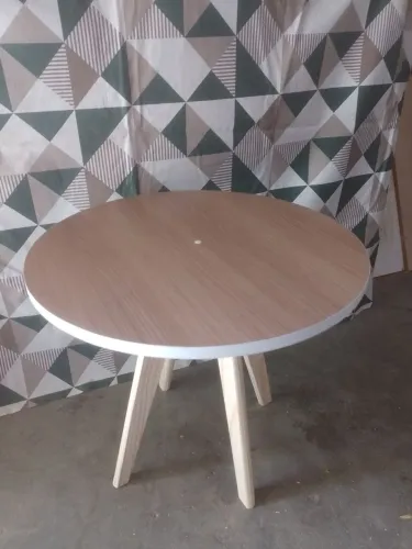 Mesinha de centro madeirado