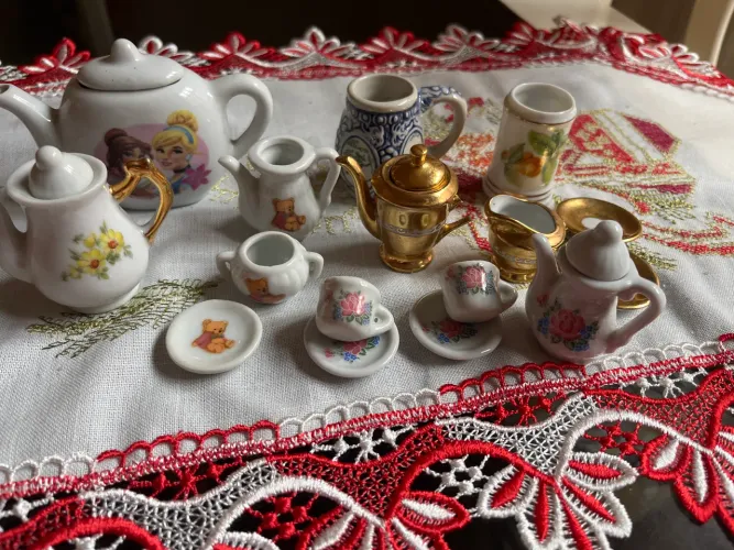 Lote de miniatura contendo 14 peças