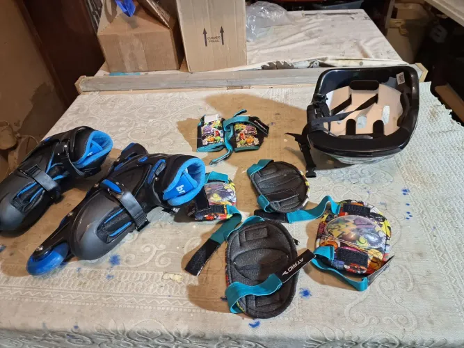 Patins capacete e joelheira 