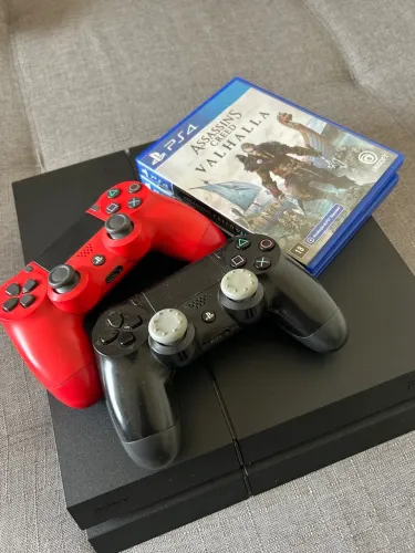 Playstation 4 com 2 controles