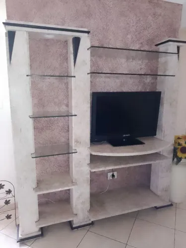 Estante de mármore travertino