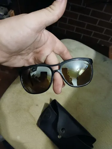 Óculos de Sol Modernos - Estilo e Proteção!
