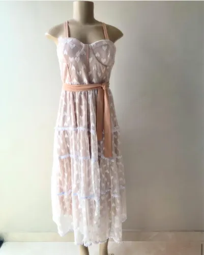 Vestido de Festa com Detalhes Delicados