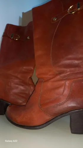 Lindo par de botas marrom 