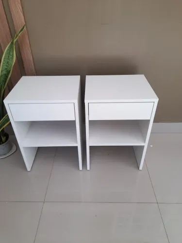 Kit 02 Criados mudos com gaveta branco.
