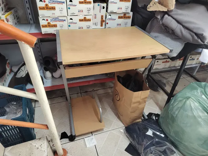 Mesa pra computador,em perfeito estado 