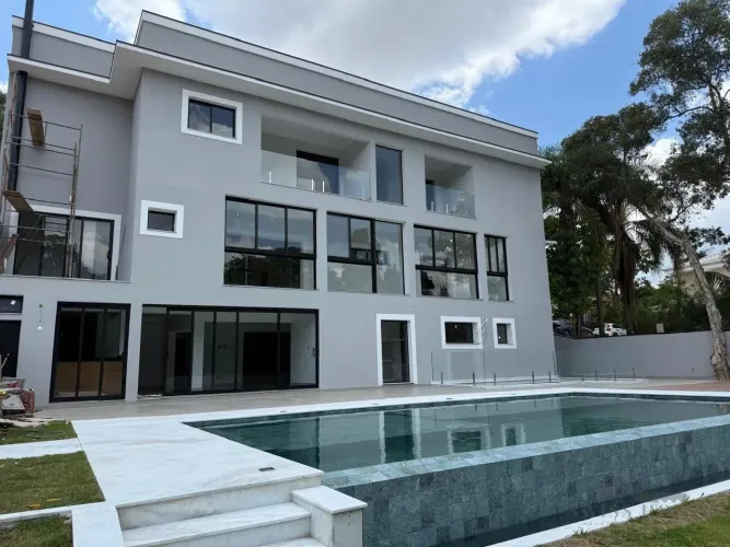 Casa à Venda no Condomínio Vale do Itamaracá em Valinhos/SP