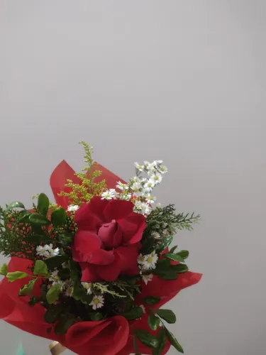 Floricultura, Míni Buquê de rosas ou Girassol. Aparti (R$59,90)