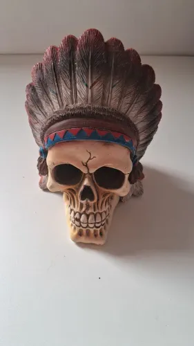Crânio indio guerreiro Chamã - resina