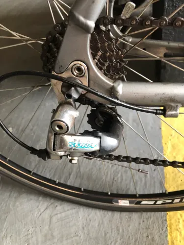 BIKE SPEED COM ESSES COMPONENTES E MALEIRO