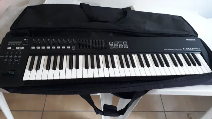 Controlador MIDI Roland A-800PRO, bem novinho.  Vendo ou troco 