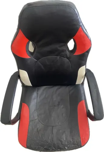 Cadeira Gamer com Detalhes em Vermelho