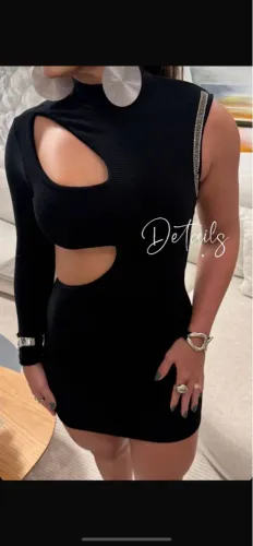 Vestido Preto com Detalhes