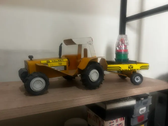 Trator vintage em lata de alta qualidade