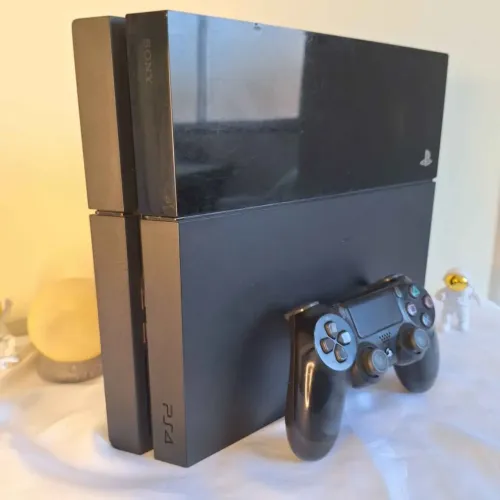 Ps4 fat 1tb com 2 manete