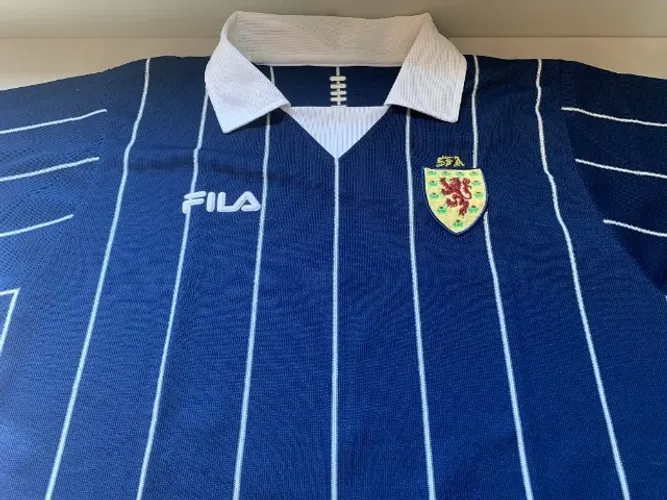 Camisa Seleção de Futebol da Escócia 2002/2003 (Usada - P/S)