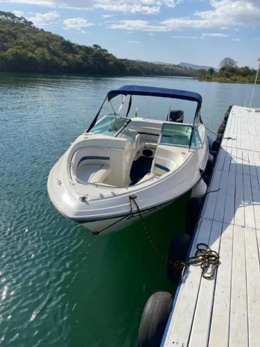 Lancha Venture 230