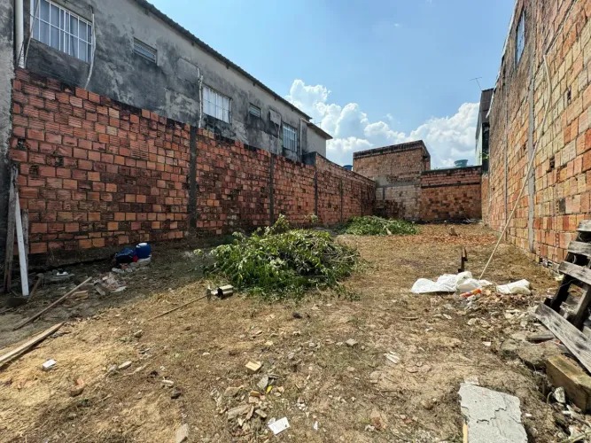 LOTE super bem localizado com o Rio Negro como vista.