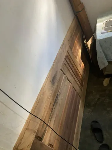 Porta de madeira completa cachote e trinco