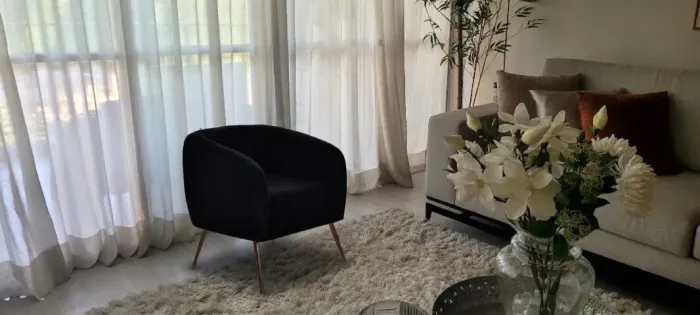 Poltrona de veludo preta nova