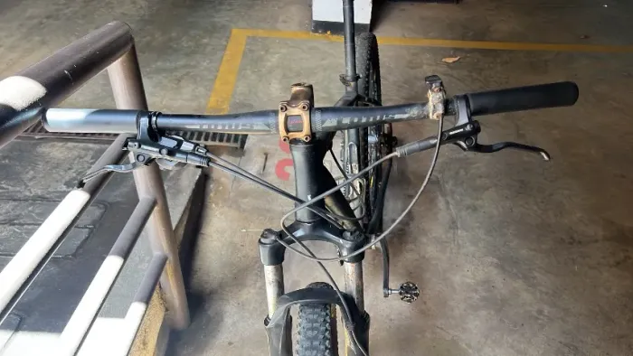 BICICLETA LÓTUS SHARK ARO 29