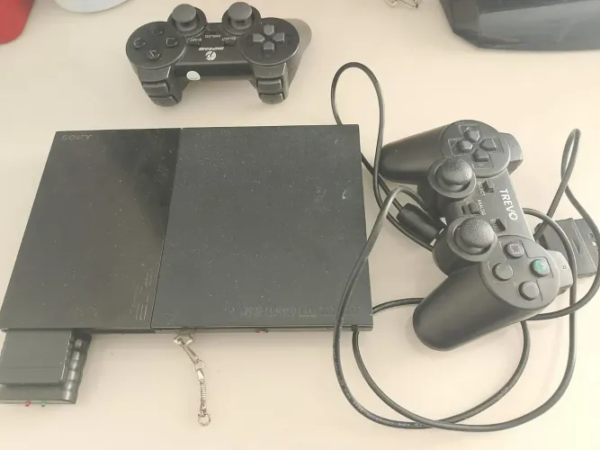 Vende-se Playstation 2