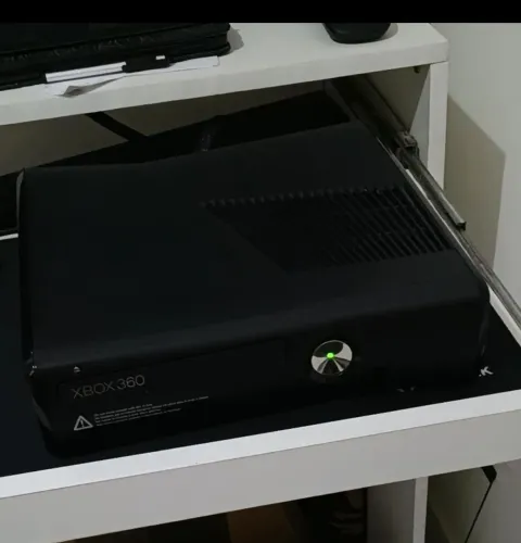 X-box 360 Destravado com 148 jogos.