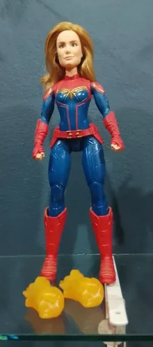 Boneco Marvel Capitã Marvel Titan Hero