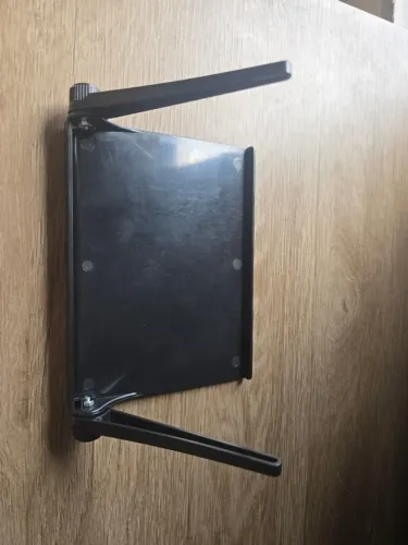 Suporte regulável de controle remoto, antena, etc para TVS e monitores