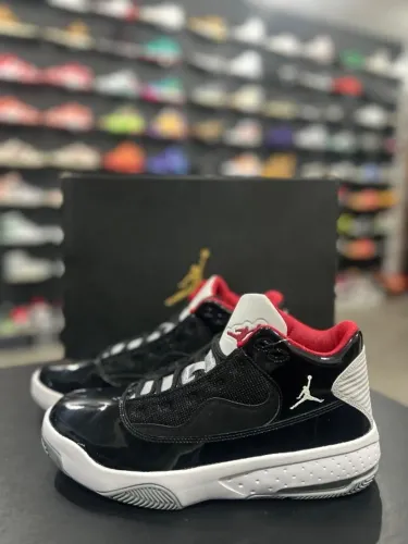 AIR JORDAN MAX AURA