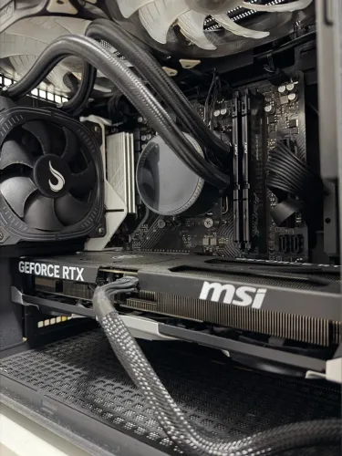 PC Gamer Ryzen 7 9700x RTX 5070 TI 32 GB DDR5 roda jogos em 4K