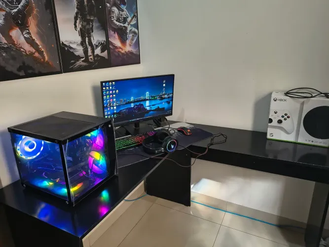 Vende-se Mesa de Computador 