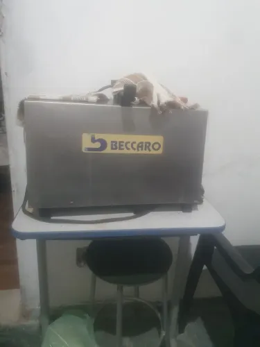 Vendo mordor de carne profissional Beccaro Boca 22 vários acessórios.