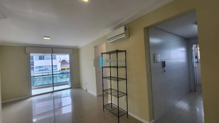 Apartamento com 2 dormitórios para alugar, 70 m² por R$ 4.333,14/mês - Capoeiras - Florian