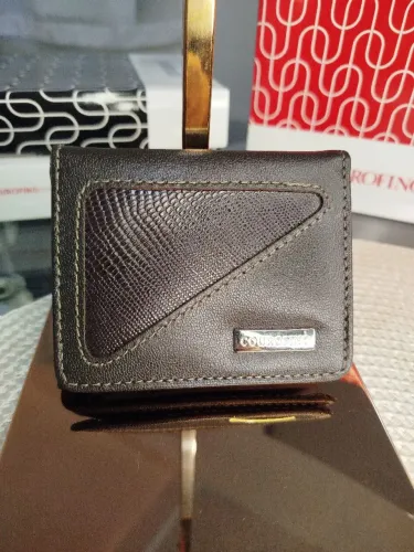 Carteira masculina couro fino, no tamanho pequeno.