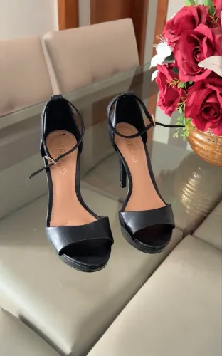 Sandália Arezzo número 35