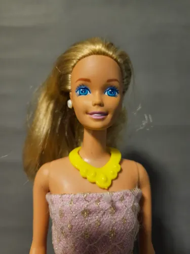 Barbie Fun to Dress - 1992