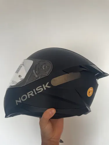 Capacete Norisk, tamanho 56, com 2 viseira espolier.