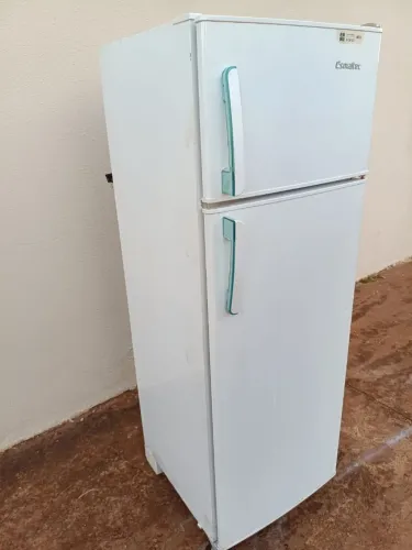 Vende se GELADEIRA