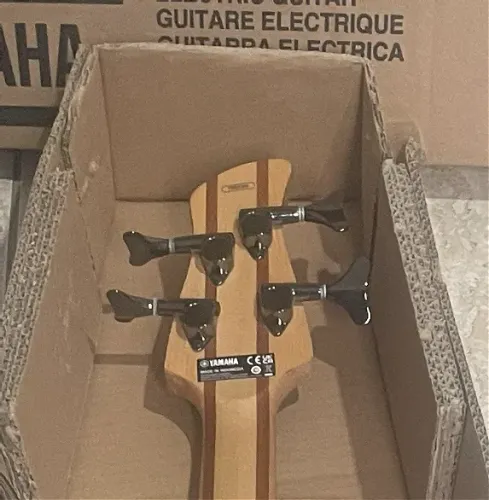 Contrabaixo Yamaha TRBX 304 2025