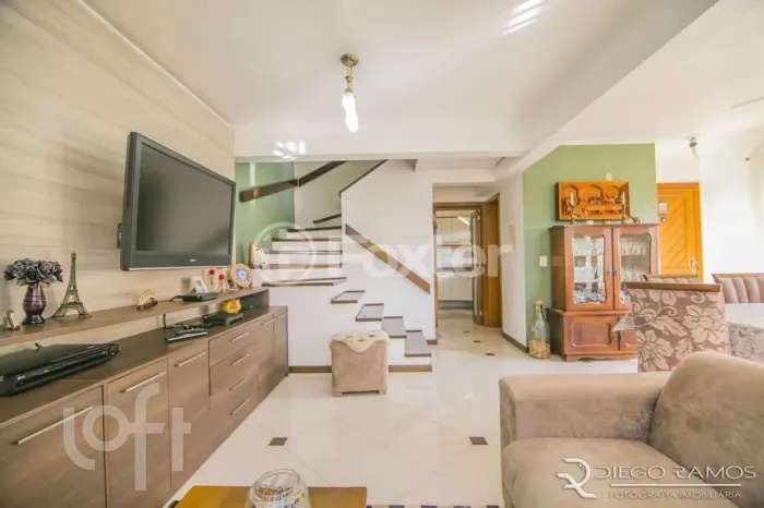 Casa à venda em Tristeza com 168 m², 3 quartos, 1 suíte, 3 vagas