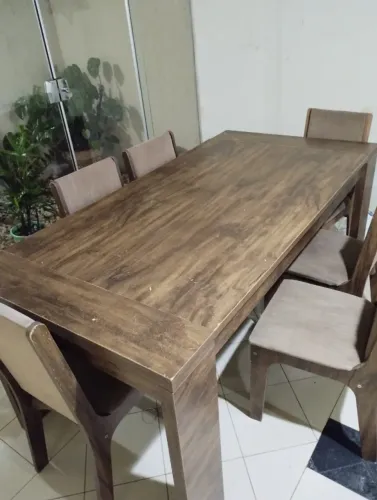 Mesa com 6 cadeiras