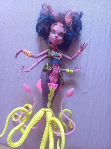 Vendo monster high kalla usada