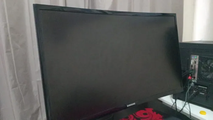 Monitor 24POL + Braço articulado.
