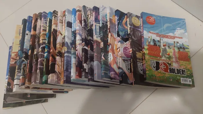 DESAPEGO! Coleção de mangás UQ Holder! 23 volumes!